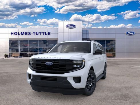 New 2026 Ford Expedition Active AWD/4WD image 2