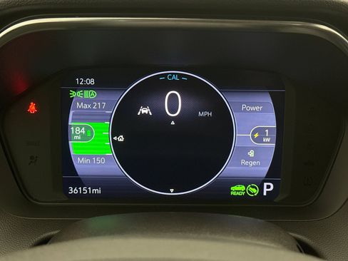 Used 2022 Chevrolet Bolt EUV LT w/ Comfort Package image 13