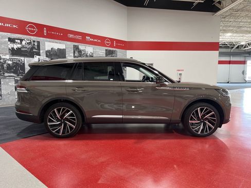 New 2026 Lincoln Aviator Reserve image 2