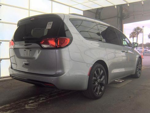 Used 2018 Chrysler Pacifica Touring-L Plus w/ Advanced Safetytec Group FWD image 4