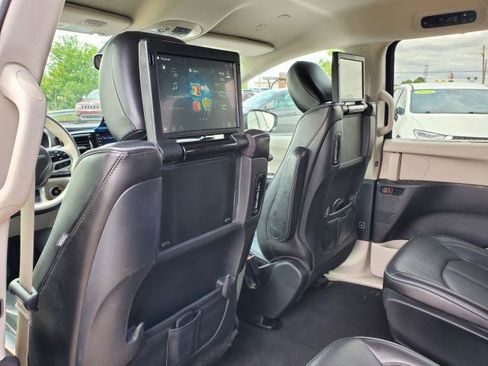 Used 2020 Chrysler Pacifica Limited FWD image 27