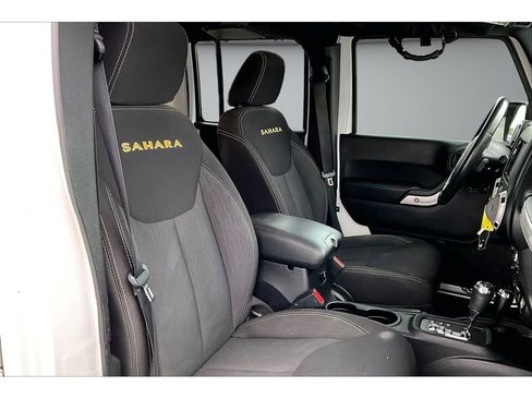 Used 2015 Jeep Wrangler Unlimited Sahara image 8
