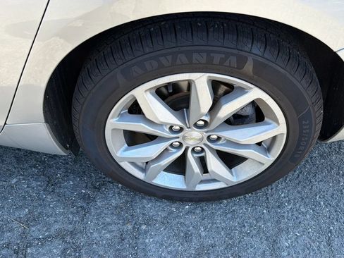 Used 2019 Chevrolet Impala LT FWD image 9