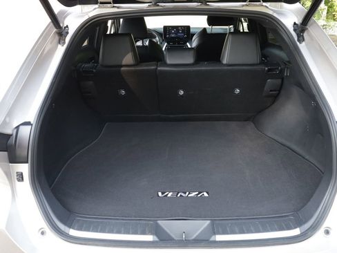 Used 2022 Toyota Venza XLE AWD/4WD image 16