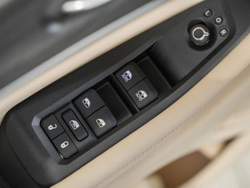 New 2025 Jeep Grand Cherokee Limited w/ Luxury Tech Group II image 38