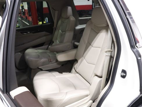 Used 2015 Cadillac Escalade Luxury AWD/4WD image 41