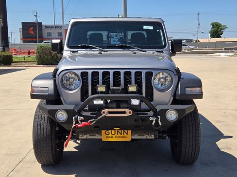 Used 2020 Jeep Gladiator Sport w/ Trailer Tow Package AWD/4WD image 2