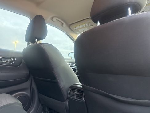 Used 2018 Nissan Rogue S image 30