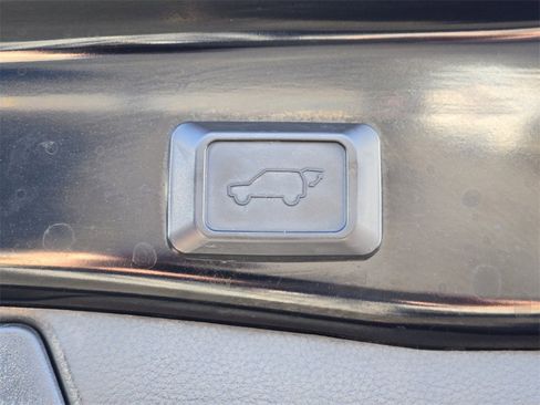 Used 2019 Toyota RAV4 Adventure image 11