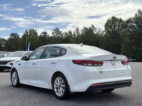 Used 2018 Kia Optima S FWD image 11