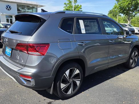 Used 2024 Volkswagen Taos SE AWD/4WD image 6
