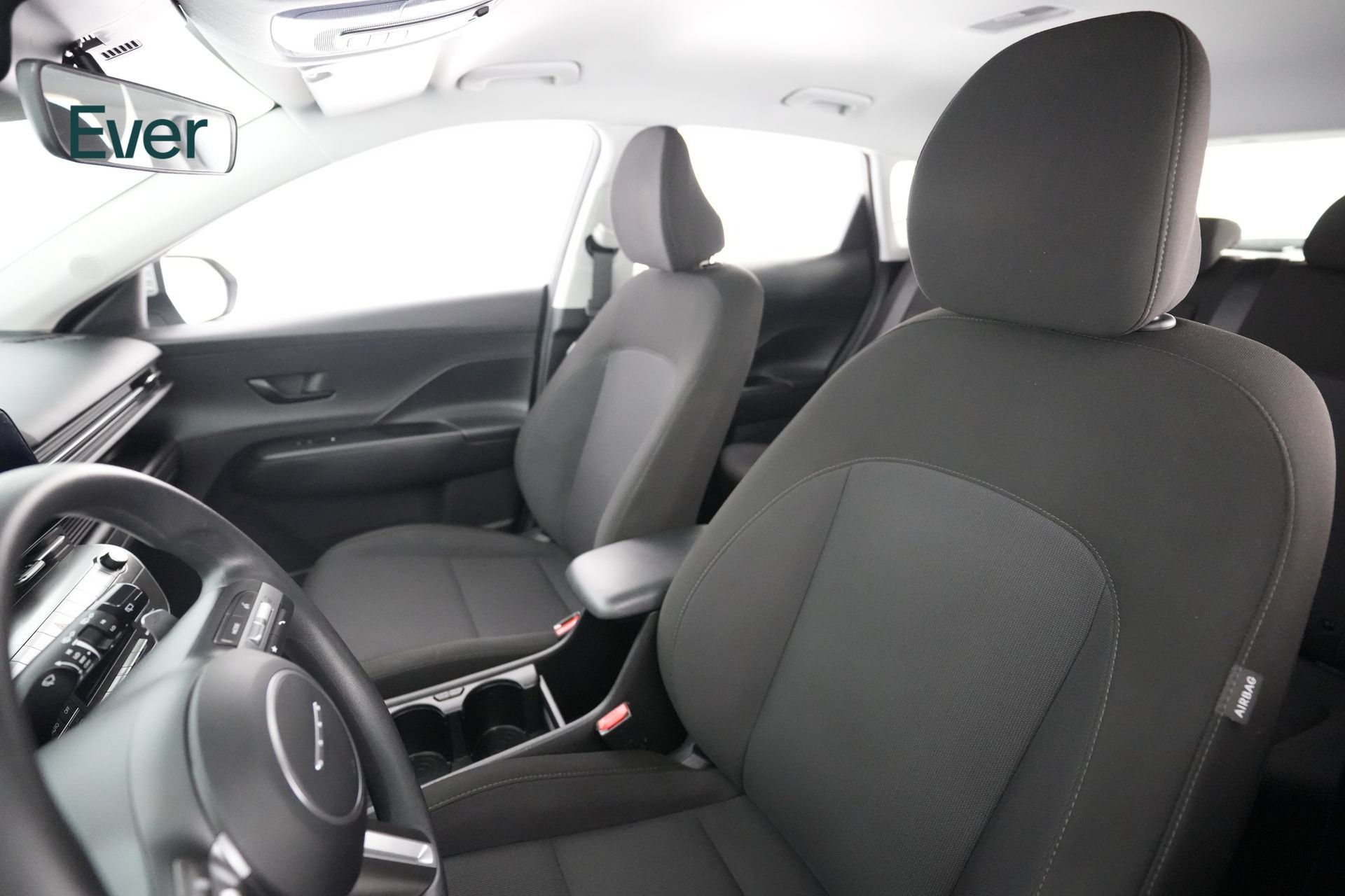 Used 2024 Hyundai Kona SE FWD image 4