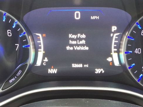 Used 2022 Chrysler Pacifica Touring-L image 13