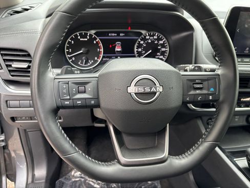 Used 2025 Nissan Rogue SV AWD/4WD image 30