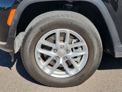 Used 2024 Jeep Grand Cherokee L Laredo image 9