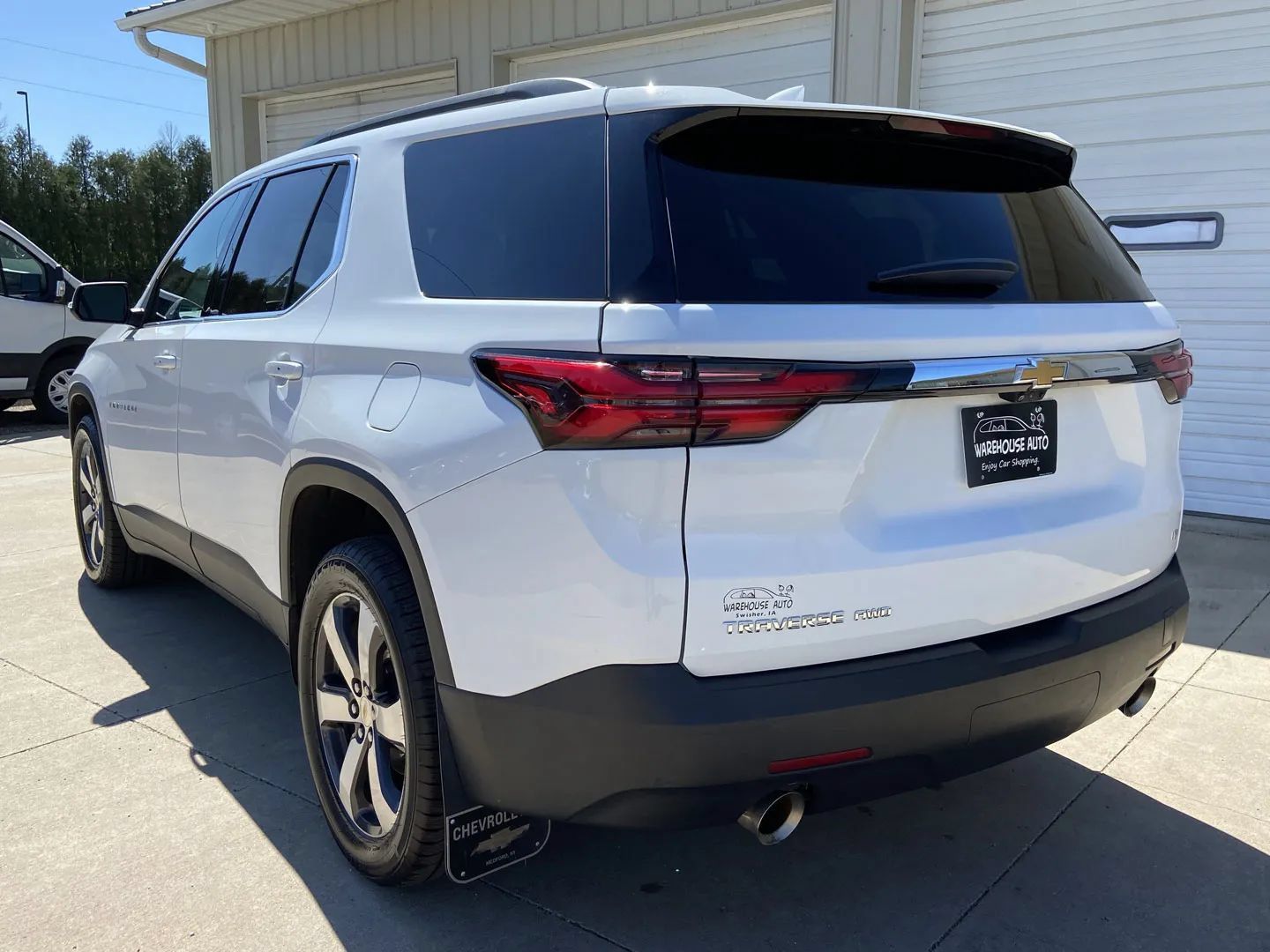 Used 2023 Chevrolet Traverse LT w/ LT Premium Package AWD/4WD image 5