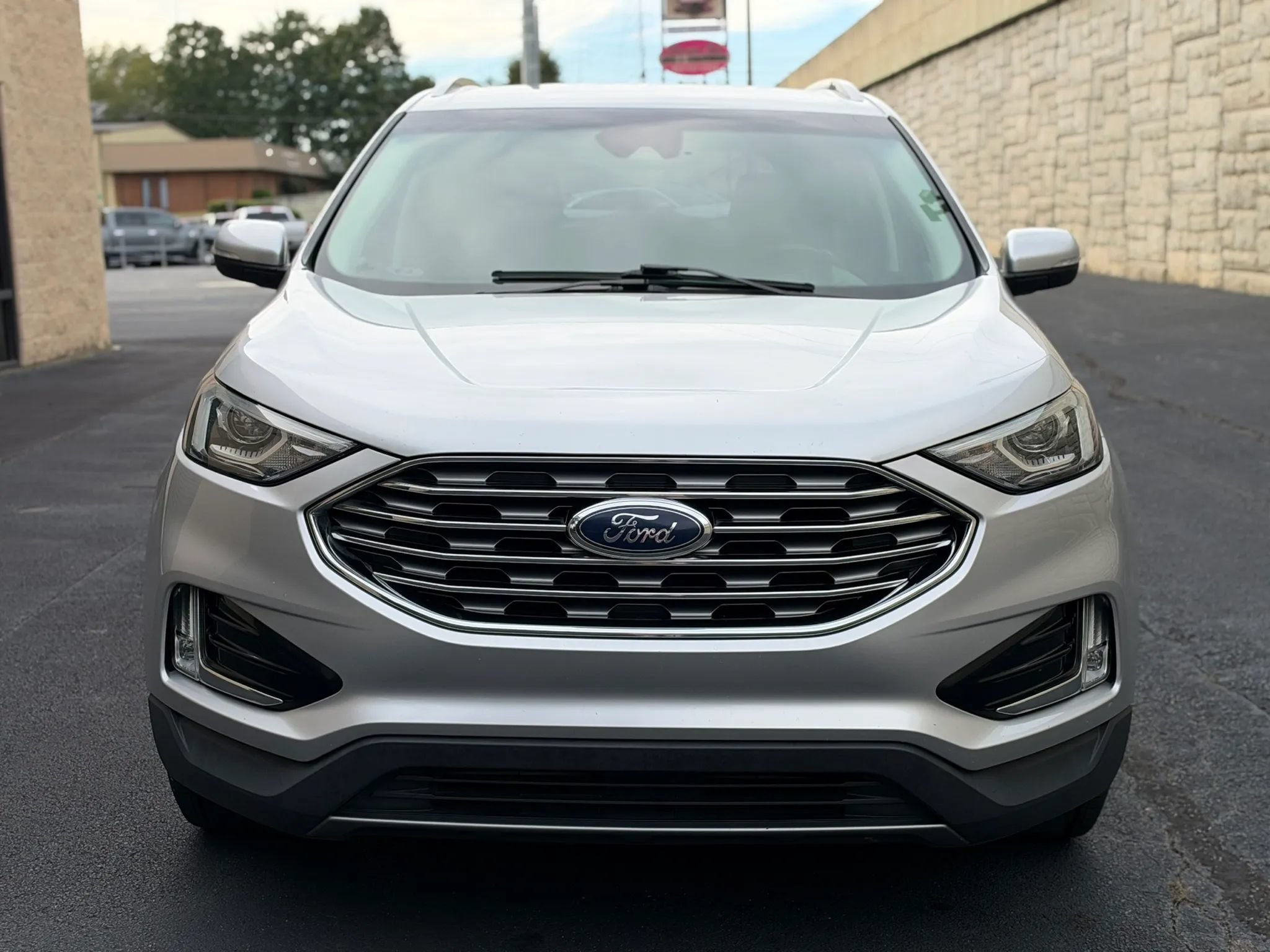Used 2019 Ford Edge Titanium FWD image 4