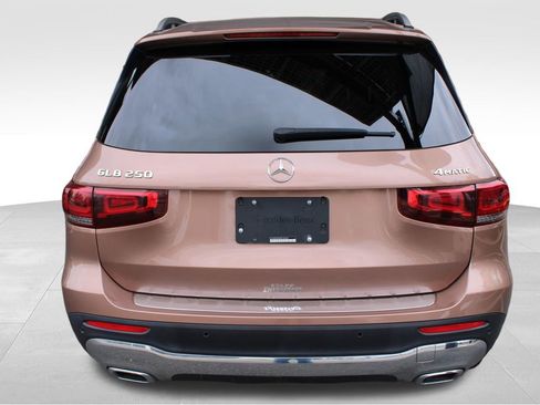 Used 2022 Mercedes-Benz GLB 250 4MATIC image 16