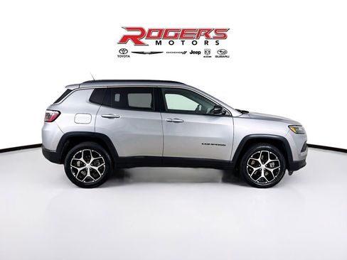 Certified 2024 Jeep Compass Latitude image 8