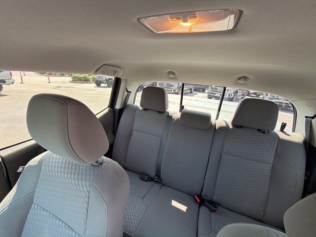Used 2020 Toyota Tacoma SR5 AWD/4WD image 13