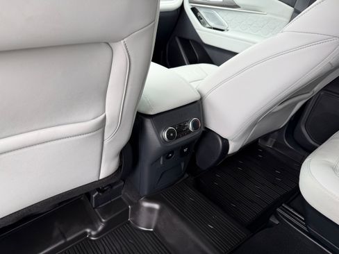 Certified 2025 Ford Explorer Platinum w/ LUX Leather Package image 19