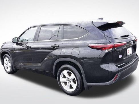 Certified 2024 Toyota Highlander LE image 3