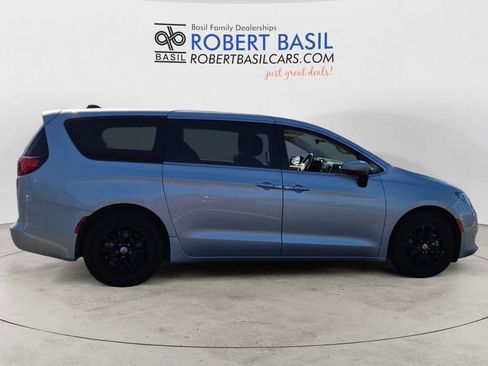Used 2023 Chrysler Voyager LX image 6