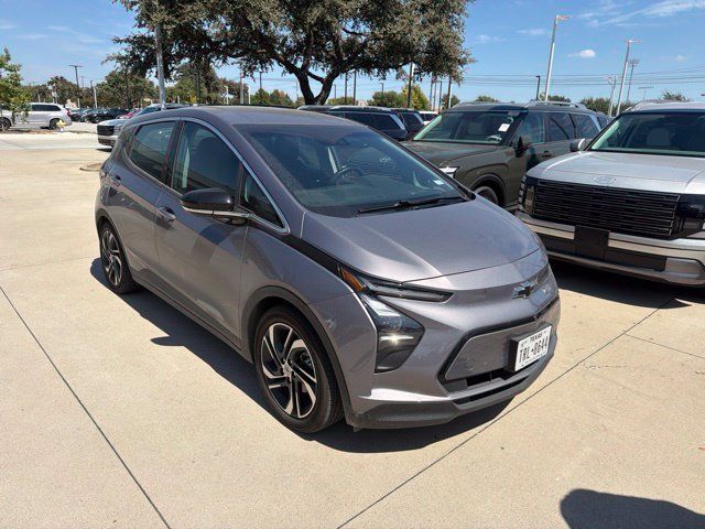 Used 2023 Chevrolet Bolt LT w/ Infotainment Package FWD image 2