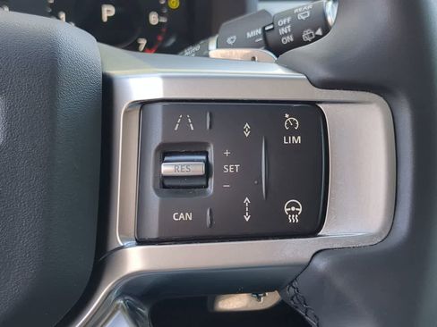 Used 2025 Land Rover Discovery S AWD/4WD image 25