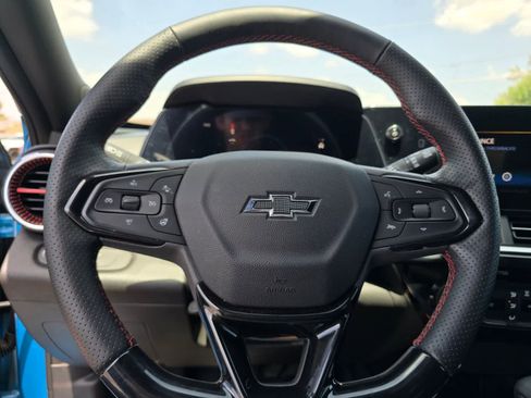 Used 2025 Chevrolet Trax RS w/ Driver Confidence Package FWD image 18