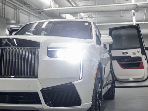 New 2026 Rolls-Royce Cullinan Black Badge image 23