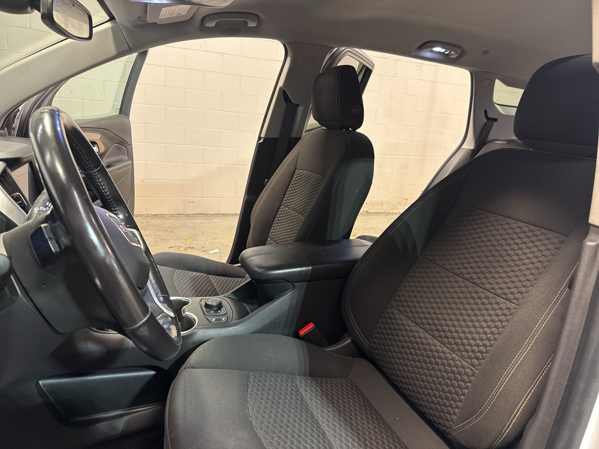 Used 2021 GMC Terrain SLE w/ Driver Convenience Package AWD/4WD image 16