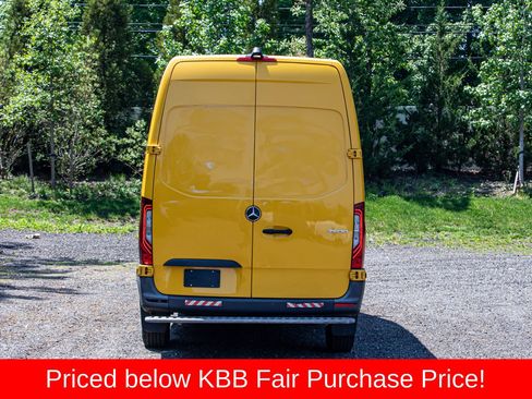 Used 2021 Mercedes-Benz Sprinter 2500 image 7
