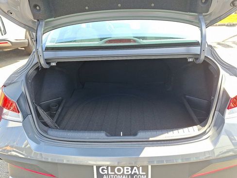 Used 2024 Hyundai Elantra SE FWD image 29