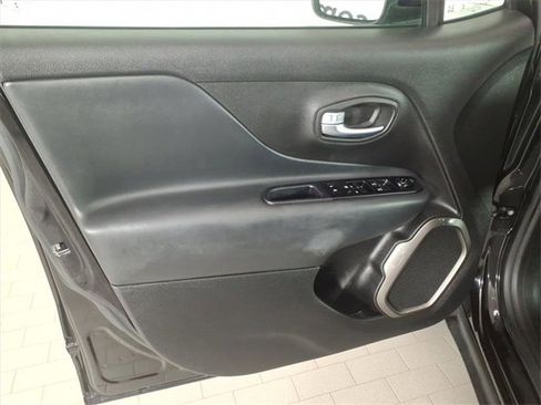 Certified 2022 Jeep Renegade Limited image 10