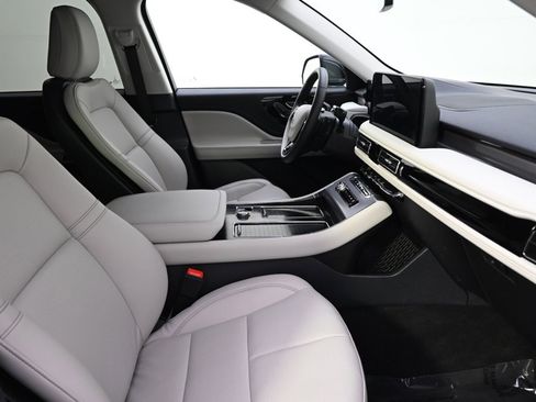 New 2026 Lincoln Aviator AWD image 16