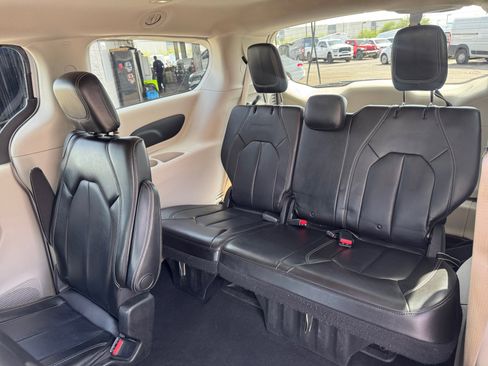 Used 2021 Chrysler Voyager Lxi FWD image 28