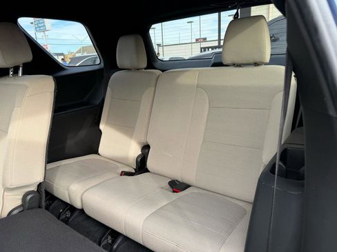 Used 2022 Chevrolet Traverse LS image 15