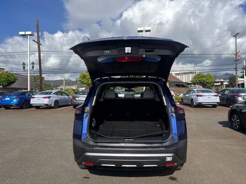 Used 2023 Nissan Rogue SL w/ SL Premium Package image 11