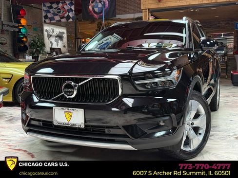 Used 2022 Volvo XC40 T4 Momentum FWD image 1