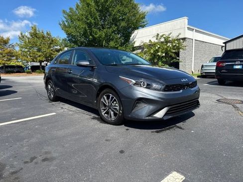 Used 2024 Kia Forte LXS w/ LXS Technology Package FWD image 7