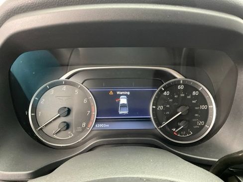 Used 2024 Nissan Titan SV AWD/4WD image 9