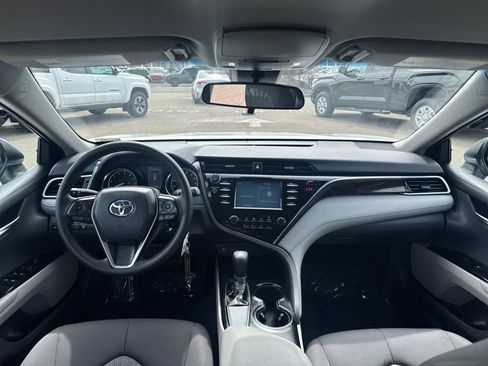 Used 2018 Toyota Camry LE image 10