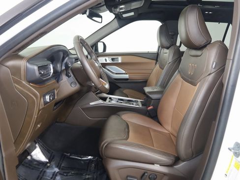 Used 2022 Ford Explorer King Ranch w/ Premium Technology Package image 12