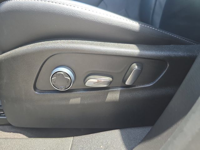Used 2025 Cadillac XT4 Premium Luxury FWD image 16