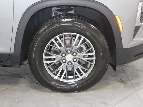 Used 2024 Chevrolet Traverse LT image 12