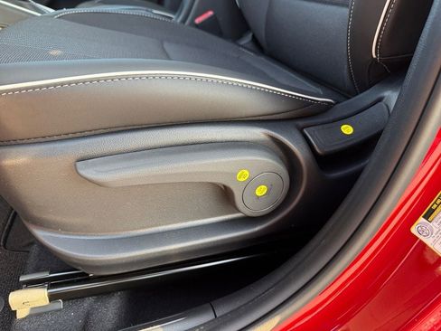 New 2025 Hyundai Venue Limited image 11