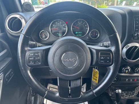 Used 2014 Jeep Wrangler Unlimited Sahara w/ Dual Top Group AWD/4WD image 20
