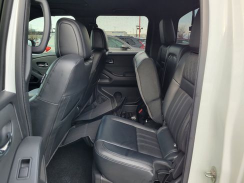 Used 2022 Nissan Frontier PRO-4X w/ Pro-4X Premium Package image 11