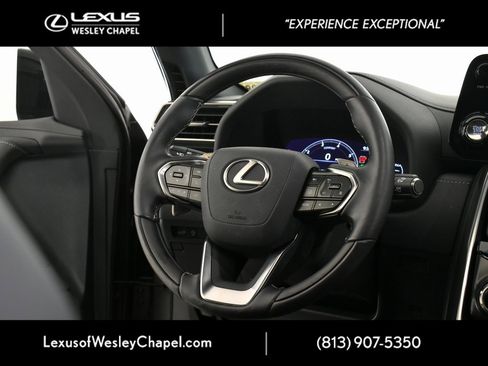 Used 2023 Lexus LX 600 4WD w/ Luxury Package image 32